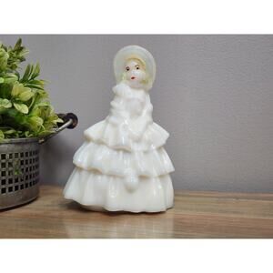 BOYD GLASS FIGURINE LOUISE